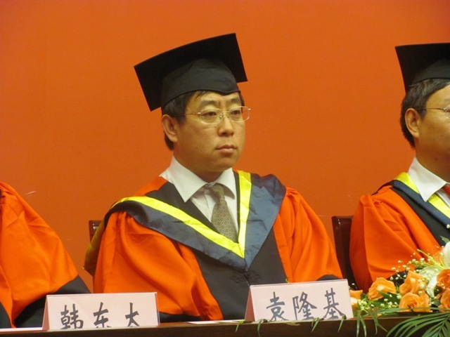 电力学院动力系支部书记袁隆基出席仪式